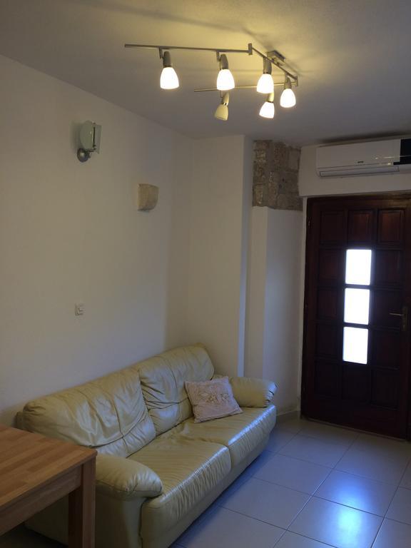 Kairos Apartment *