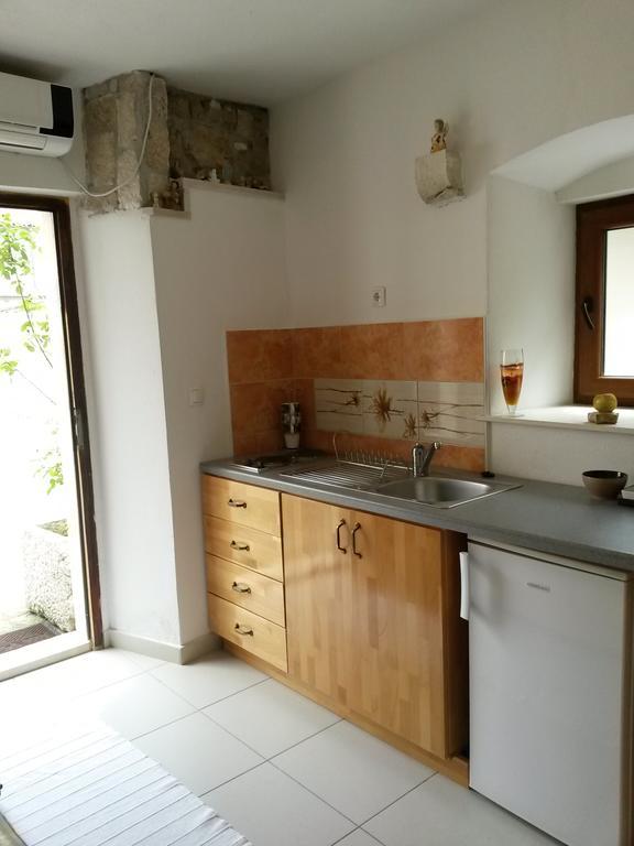 Kairos Apartment