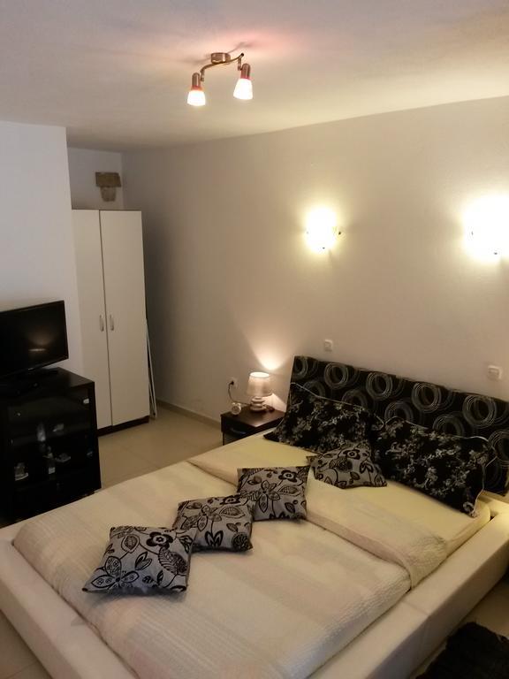 Kairos Apartment