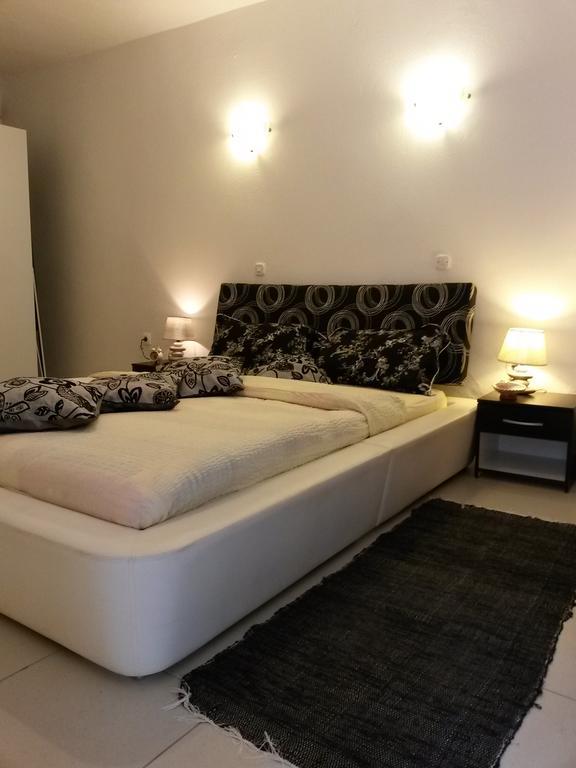 Kairos Apartment